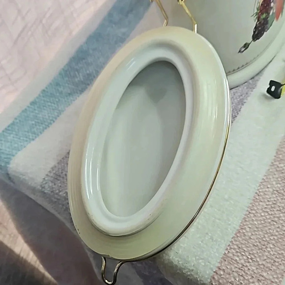 BERRY CANISTER - Picture 12 of 12